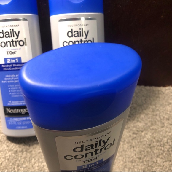 X3 Neutrogena T/Gel Daily Control 2 in 1 Dandruff Shampoo + Conditioner 8.5oz - Picture 6 of 8